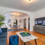 Stay Portland Collection - Glamourous Old Hollywood Apartment - 92 Walkscore