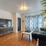 Stay Portland Collection - Glamourous Old Hollywood Apartment - 92 Walkscore